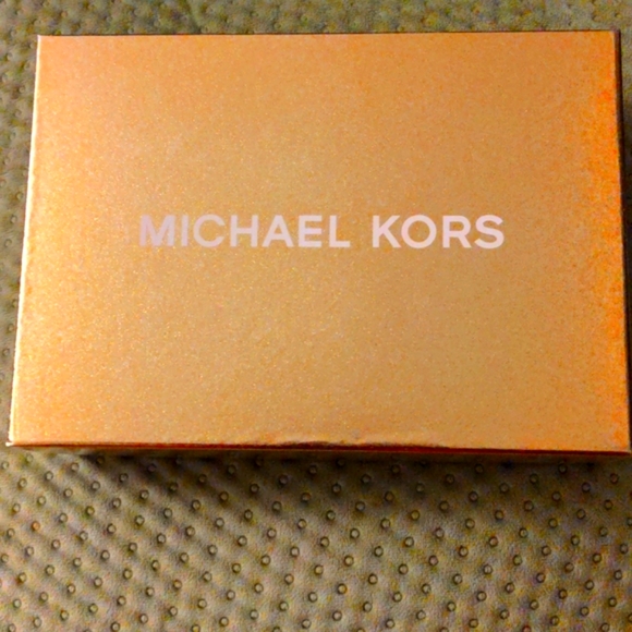 Michael Kors Signature Red Zip Wallet - Picture 6 of 6